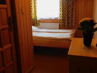 Отели типа «постель и завтрак» Dom wypoczynkowy U Kuby Бялка-Татшаньска Двухместный номер с 1 кроватью и собственной ванной комнатой-1